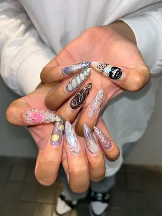 ネイル キラキラオメメ JULIのネイルデザイン