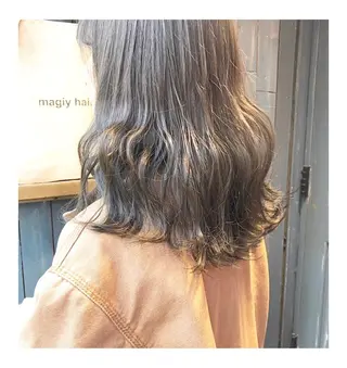 セミロング カラー ブリーチ、パーマ 西部笑のヘアスタイル
