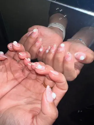 ネイル ♱˖⁺ 𝒎𝒐𝒑𝒊 ⁺のネイルデザイン