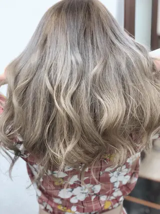 ロング カラー ヤナ マネージャーのヘアスタイル