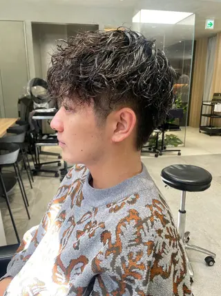 ショート パーマ メンズ hollo 原宿所属・ハイトーンカラー/ ダブルカラー/EMIのヘアスタイル