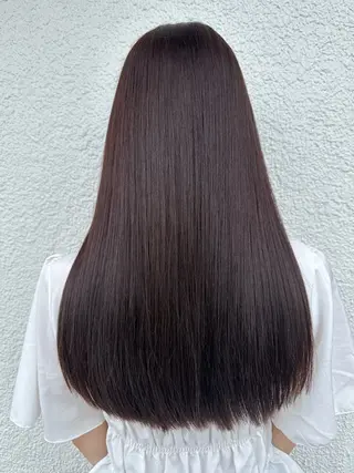 ロング MAHO/透明感カラ ー/ツヤ髪のヘアスタイル