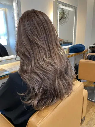 セミロング ブリーチ毛矯正.髪質 改善.髪にドラマをのヘアスタイル