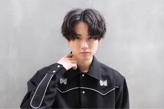 ショート 透明感ブリーチ/ メンズパーマのヘアスタイル