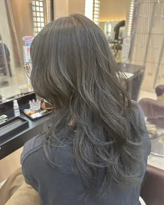 カラー 内田温子大人女性 ハイライト、ボブのヘアスタイル