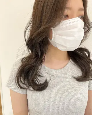 セミロング カラー 駅チカ【ali'i】 アリイ花崎友美☘のヘアスタイル