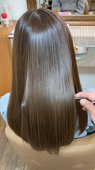 ロング ROOTS martinのヘアスタイル