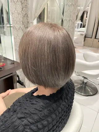 ショート EARTH所属・NATSUMI 透明感カラーのヘアスタイル