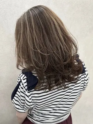 カラー Casa.所属・Casa .のヘアスタイル