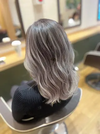 ミディアム カラー ヘアアレンジ 花と太陽と雨。所属・◎ハイトーンカラー◎ 💫江口沙季💫のヘアスタイル