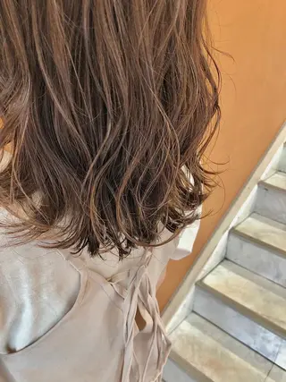 セミロング カラー 西 めぐみのヘアスタイル