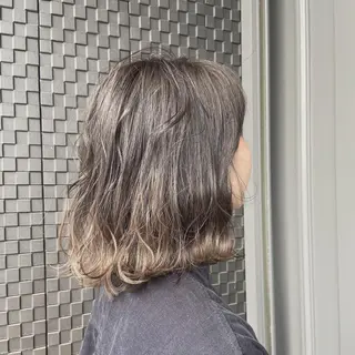 ミディアム 峯 志帆のヘアスタイル