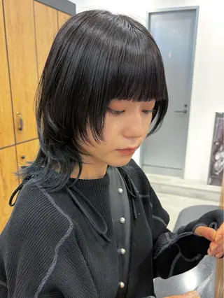 ミディアム カラー しの　ゆきの THE REMMYのヘアスタイル