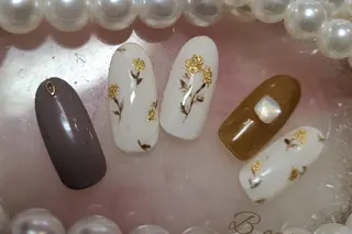 ネイル ビーケア自由が丘所属・えみ えみのネイルデザイン