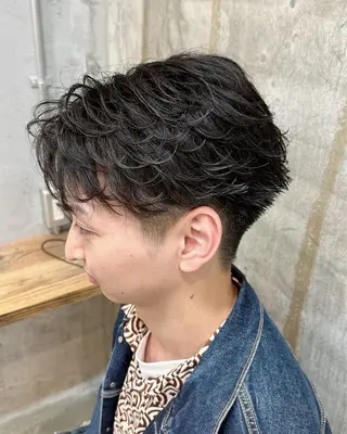 ショート パーマ メンズ 倉持 誠也　フェザーパーマのヘアスタイル