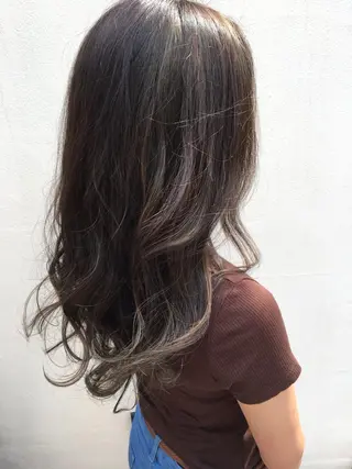 カラー THE DAY所属・AKI HASHIMOTOのヘアスタイル