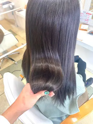 ミディアム カラー 小野 茉奈美のヘアスタイル