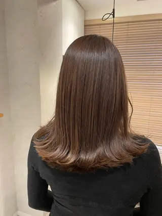 セミロング カラー 外山 実咲のヘアスタイル