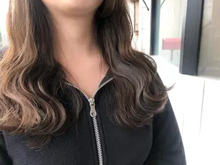 ロング カラー MOLLA 浅香山店所属・谷口ゆめ/縮毛矯正/ 大人女子/眉ワックスのヘアスタイル