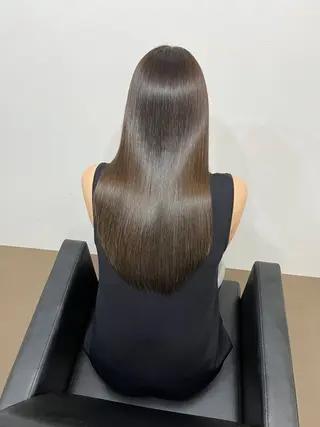 ロング 加藤 詩流のヘアスタイル