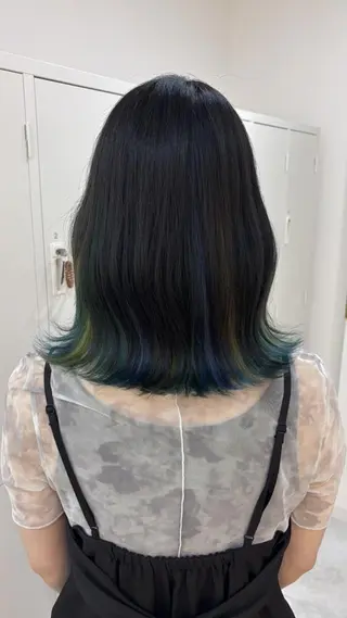 ミディアム カラー 二上 怜のヘアスタイル