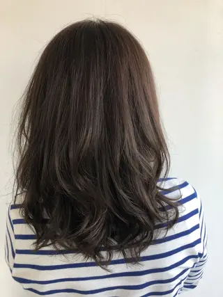 セミロング AMELIE.（アメリ）所属・松浦 圭希のヘアスタイル