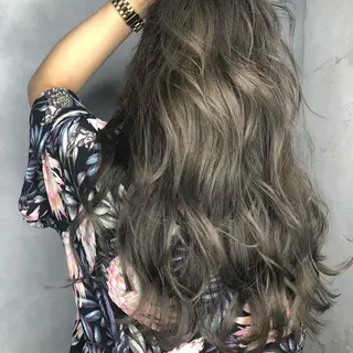 ロング カラー ORIKA 美容室のヘアスタイル