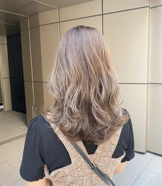 セミロング カラー 白髪ぼかしハイライト ／レイヤー中島啓太のヘアスタイル