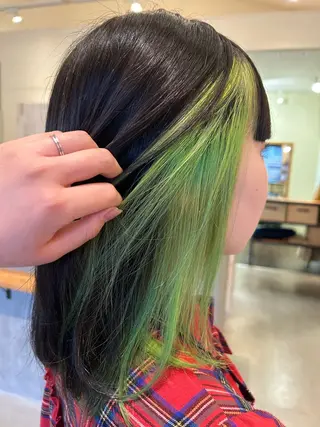 セミロング カラー 康本 瑞季のヘアスタイル
