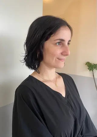 ミディアム 小久保 里紗のヘアスタイル