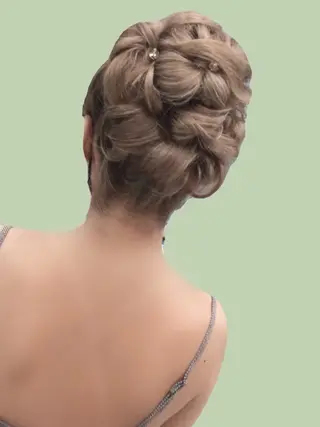 ロング ヘアアレンジ au美容室所属・au栄矢場町 水素髪質改善Tのヘアスタイル