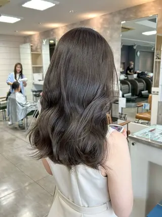 カラー ハイトーンカラー✨ 慶田玲和のヘアスタイル