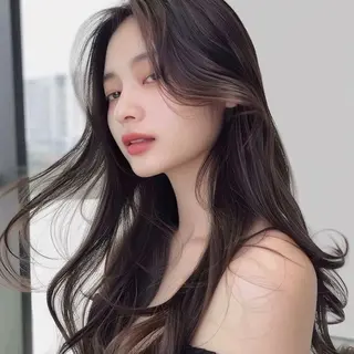 ロング カラー 岡田 佳子のヘアスタイル