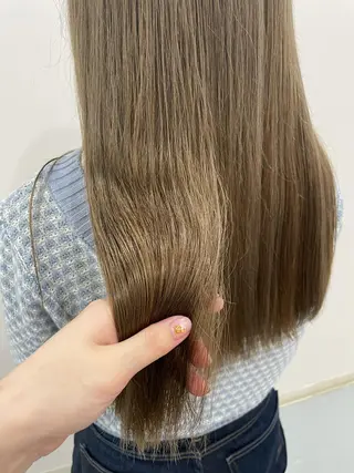 ロング カラー akane .のヘアスタイル