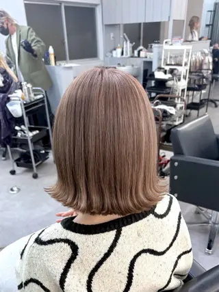 ショート カラー 大阪ケアブリーチ/ ミルクティーベージュのヘアスタイル