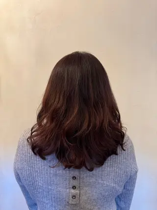 ミディアム opsia所属・艶カラー×レイヤー shibuyaのヘアスタイル
