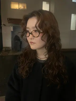 セミロング パーマ リカ/ハイトーン ・オリーブ🍀のヘアスタイル