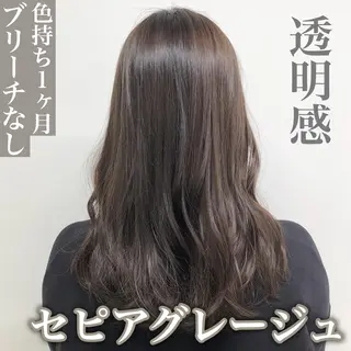 ミディアム カラー レイヤーカット 透明感カラーのヘアスタイル