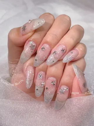 MoON...❤︎ MeGuのネイルデザイン