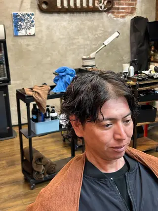 ミディアム パーマ メンズ ナイルプラス所属・ナイルプラス ヨウのヘアスタイル