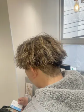 カラー メンズ NaVIユウジ ブリーチカラーのヘアスタイル