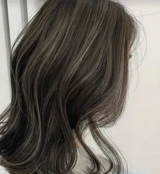 カラー 髙畑 璃音のヘアスタイル