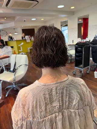 ミディアム パーマ yossy/髪質改善 /ダブルカラーのヘアスタイル