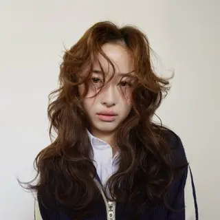 ミディアム カラー 熊谷 由貴のヘアスタイル