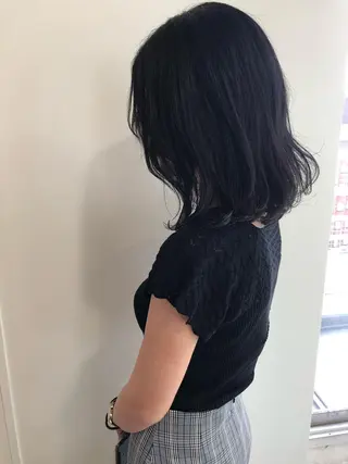 ミディアム MIOベージュカラー 柔らかいカラーのヘアスタイル