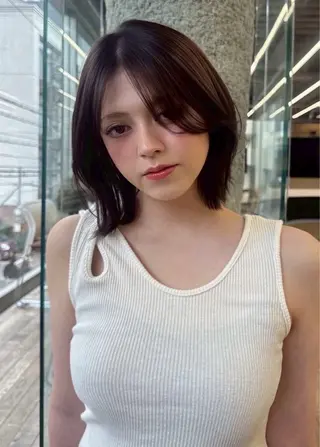 ミディアム Gisel エリナのヘアスタイル