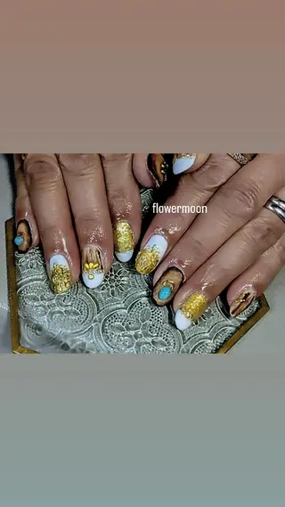 ネイル フラワー ムーンのネイルデザイン