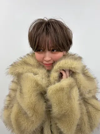 ショート カラー ミルクティー× グレージュMOMOのヘアスタイル