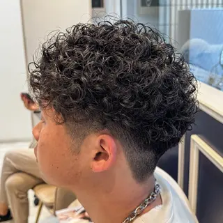 ショート パーマ メンズ 吉田 新平のヘアスタイル