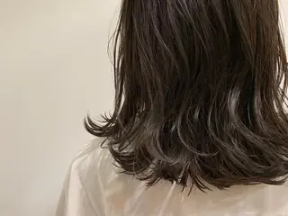 セミロング カラー よしだ しおりのヘアスタイル